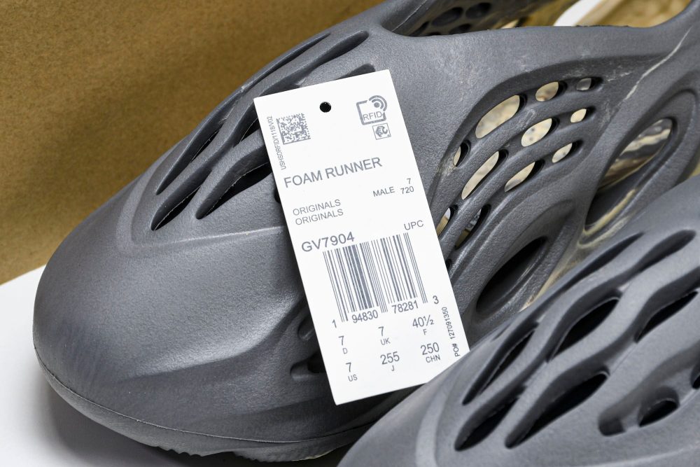 Yzy Foam RNNR 'MX Moon Grey' - Image 15