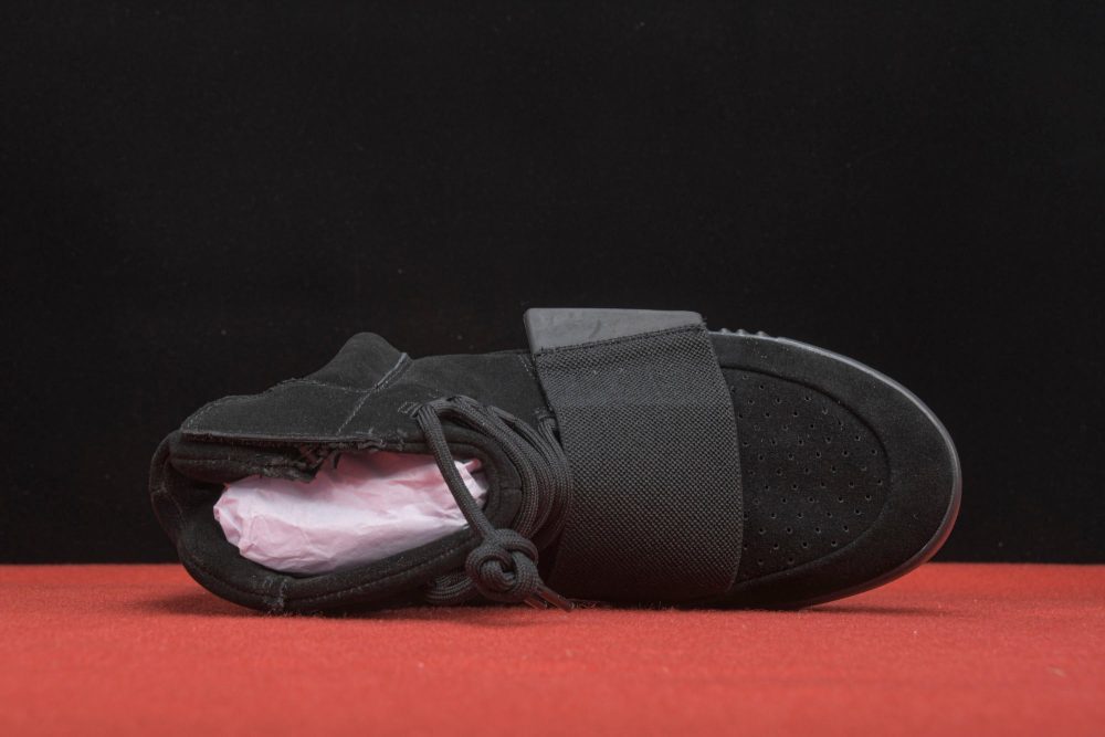 Yzy Boost 750 Triple Black - Image 4