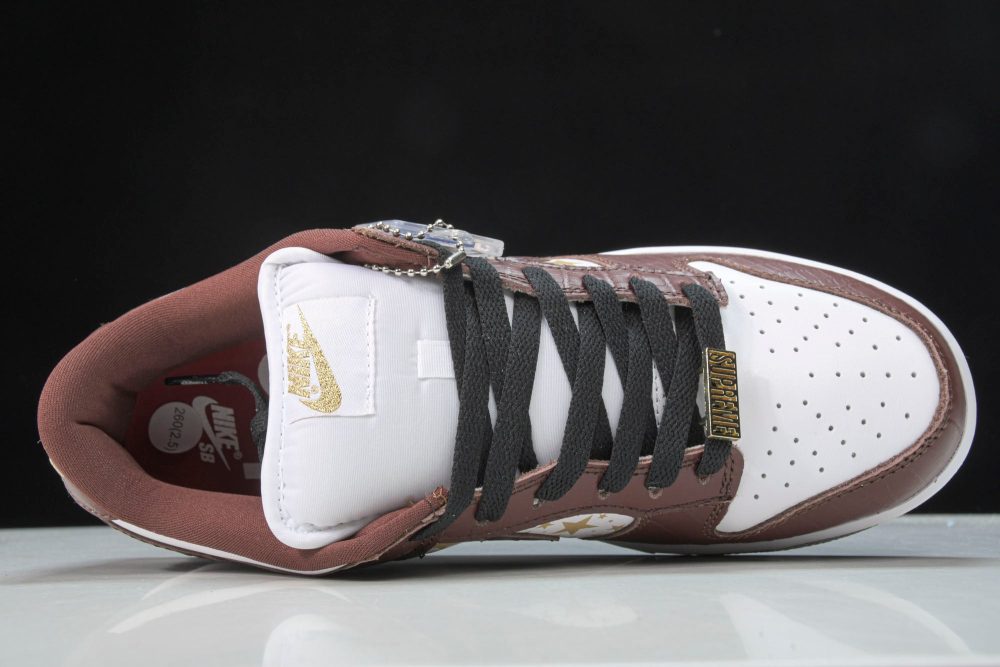 Supreme x SB Dnk Low Stars 'Barkroot Brown' - Image 4