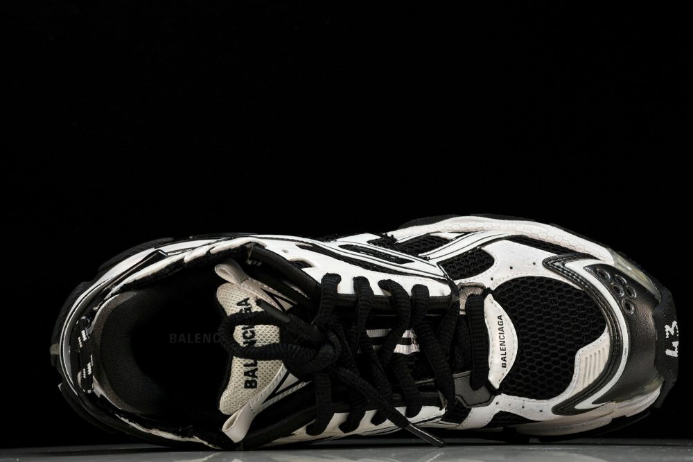 Runner 'White Black' - Image 4