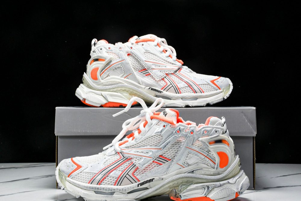 Runner 'White Orange' - Image 24