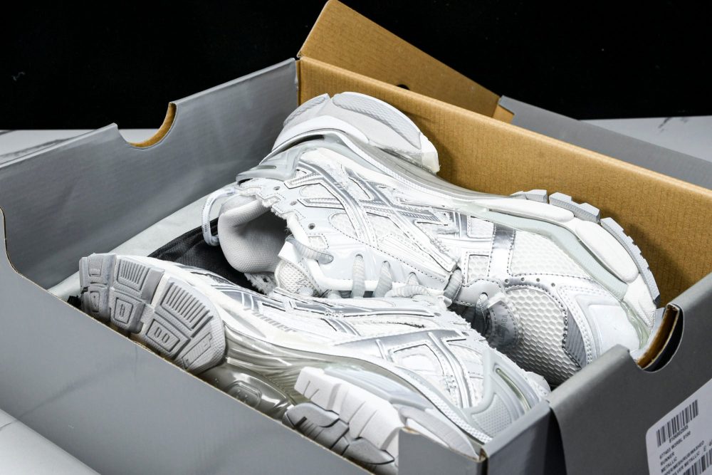 Runner 'White Silver Grey' - Image 23