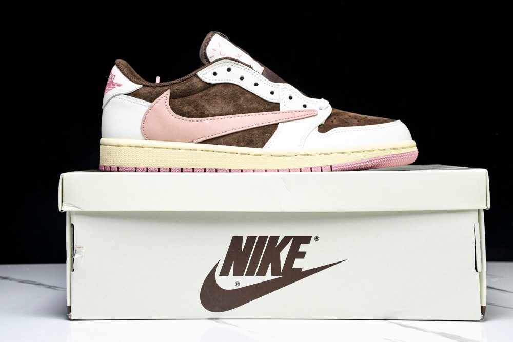 Travis Scott AJ1 Retro Low OG 'Dark Pony' - Image 25