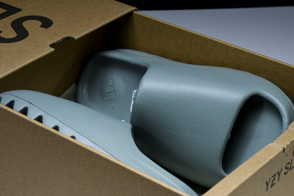 Yzy Slide 'Salt' - Image 14