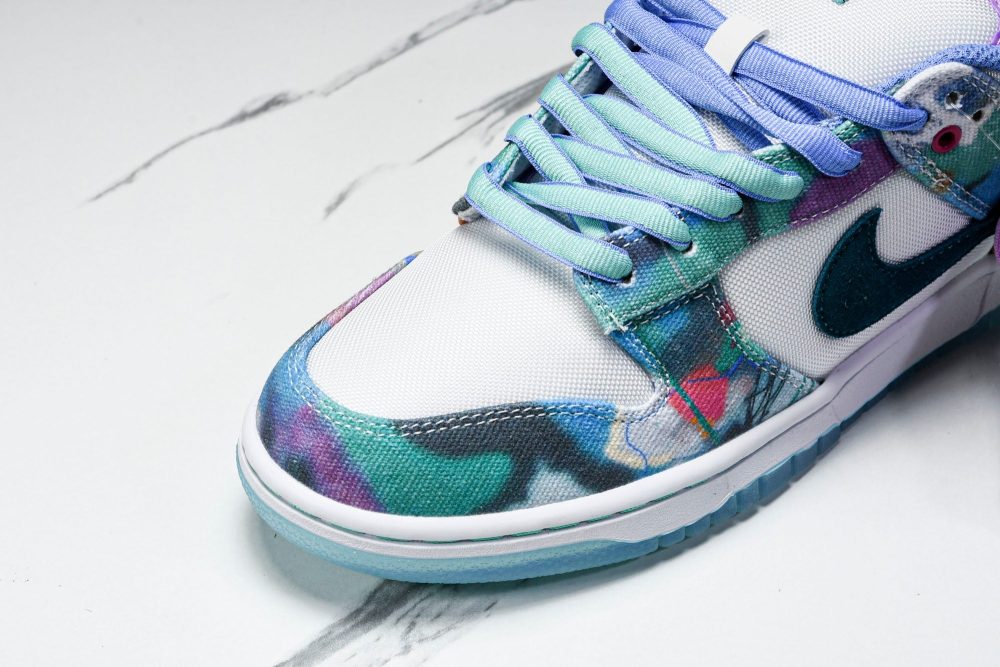 SB Dnk Low x Futura Laboratories 'Bleached Aqua' - Image 9