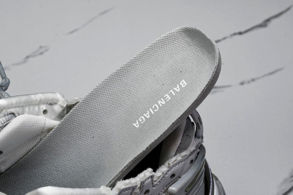 Runner 'White Silver Grey' - Image 13