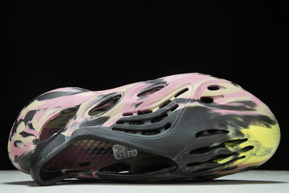 Yzy Foam RNNR 'MX Carbon' - Image 4