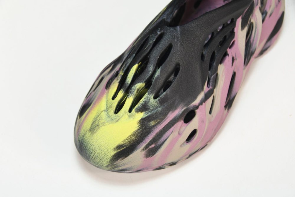 Yzy Foam RNNR 'MX Carbon' - Image 9