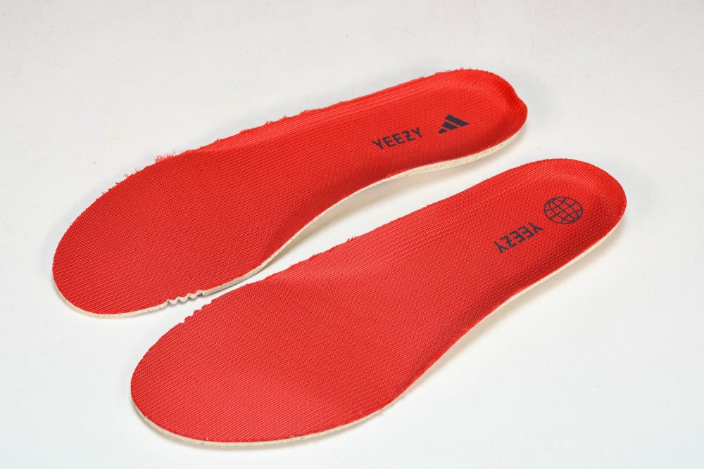 Yzy Boost 700 Hi-Res Red - Image 16