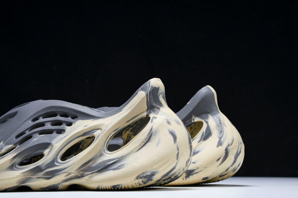 Yzy Foam RNNR 'MX Moon Grey' - Image 8