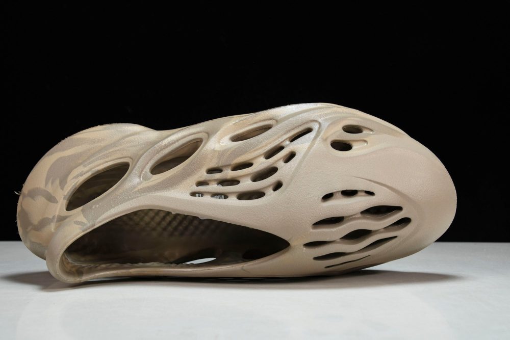 Yzy Foam RNNR 'Stone Sage' - Image 4