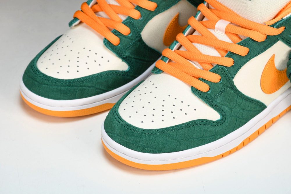 SB Dnk Low 'Legion Pine Kumquat' - Image 19