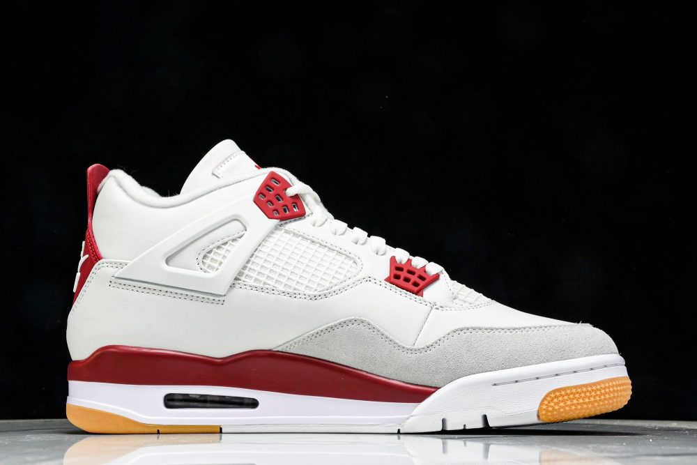 AJ4 Retro SB 'Varsity Red' (Friends & Family) - Image 3