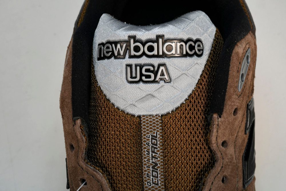 NB 990v3 x JJJJound 'Montréal' - Image 11