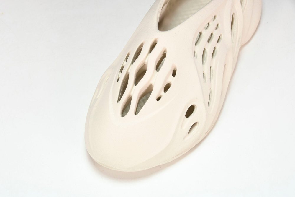 Yzy Foam RNNR 'Ararat' - Image 12
