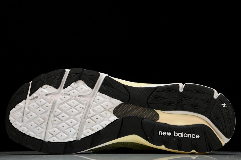 NB 990v3 x JJJJound 'Olive' - Image 5