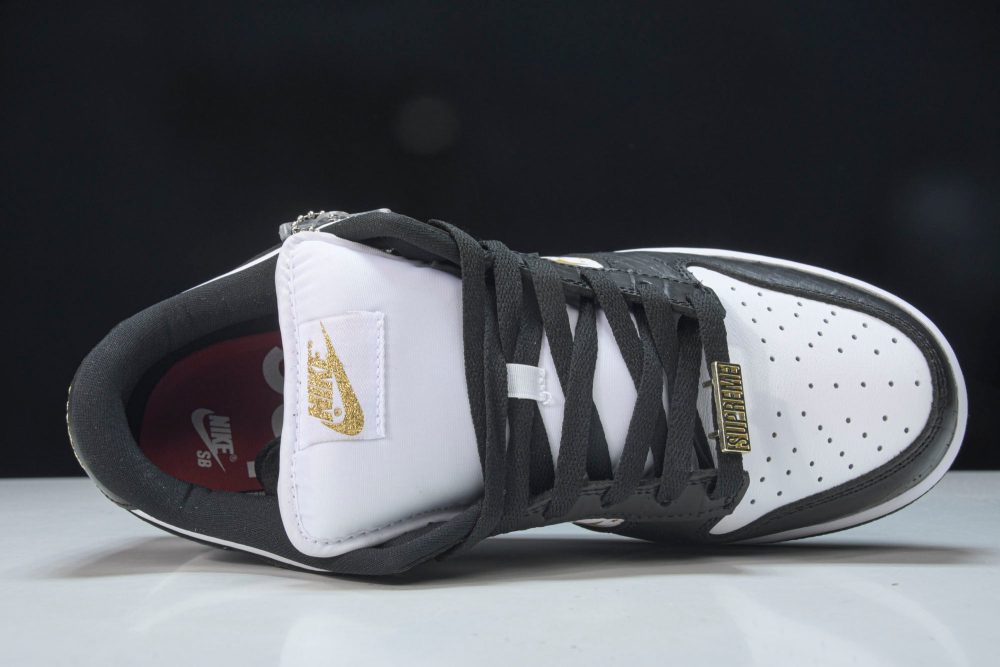 Supreme x SB Dnk Low Stars 'Black' - Image 5