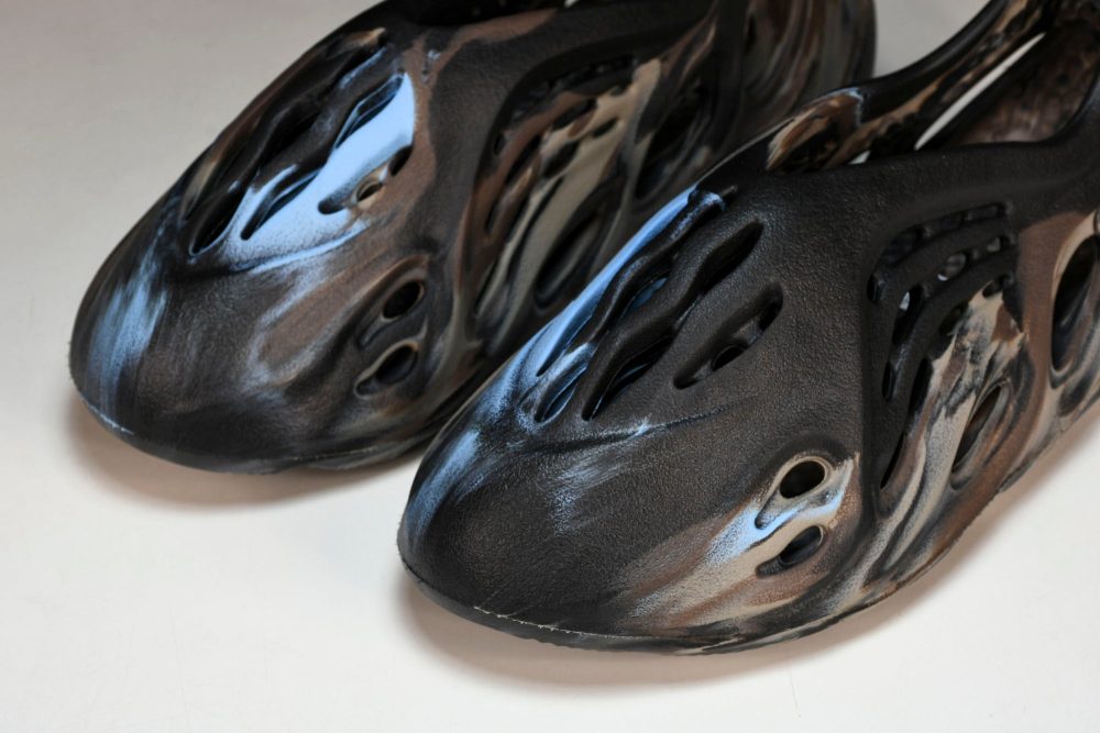Yzy Foam RNNR 'MX Cinder' - Image 14