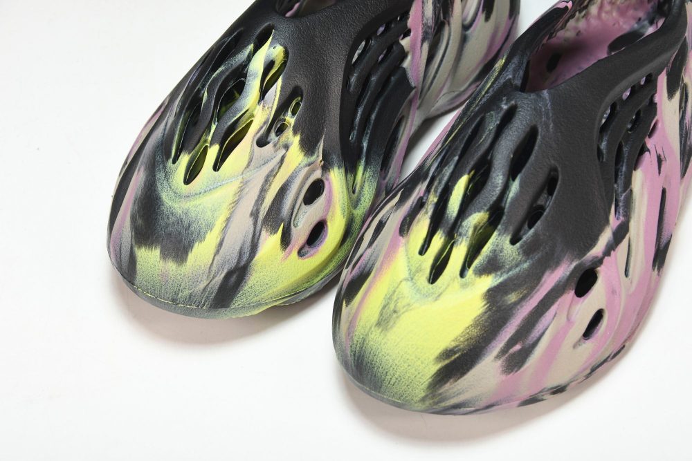 Yzy Foam RNNR 'MX Carbon' - Image 14