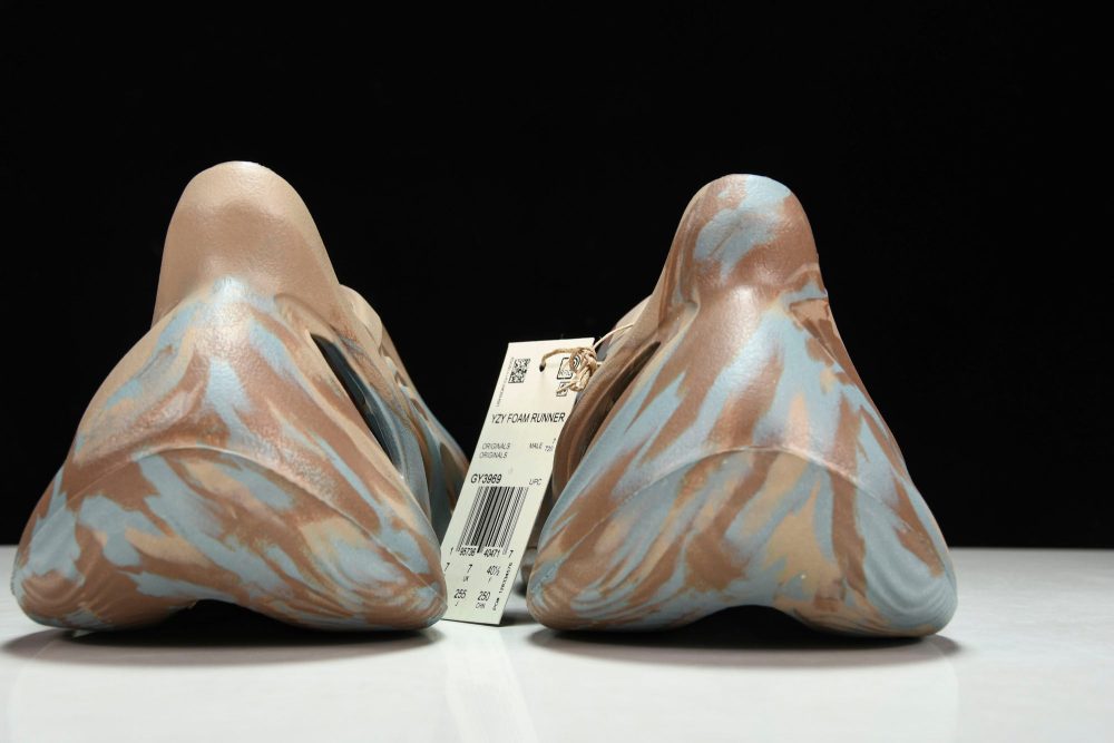 Yzy Foam RNNR 'MX Sand Grey' - Image 7