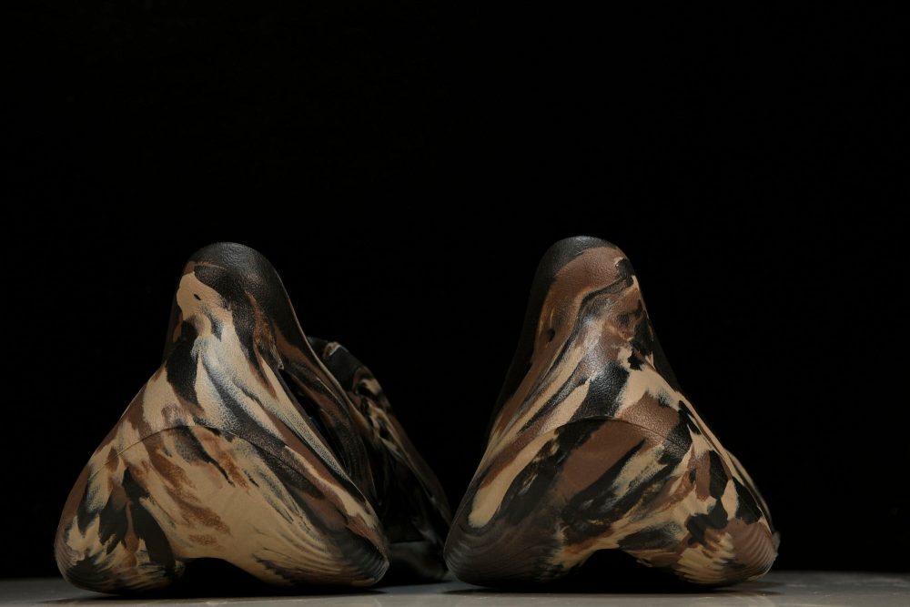 Yzy Foam RNNR 'MX Cinder' - Image 7