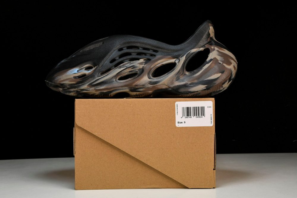 Yzy Foam RNNR 'MX Cinder' - Image 23