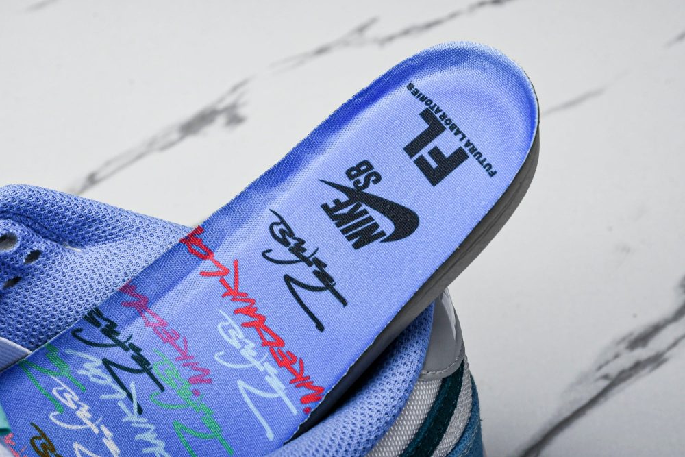 SB Dnk Low x Futura Laboratories 'Bleached Aqua' - Image 13