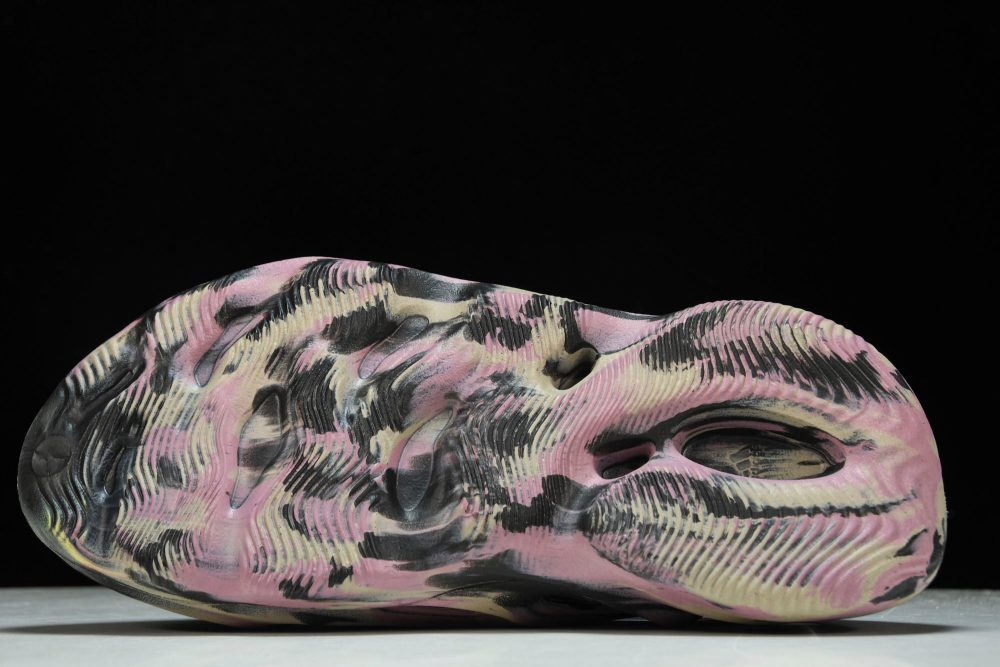 Yzy Foam RNNR 'MX Carbon' - Image 5