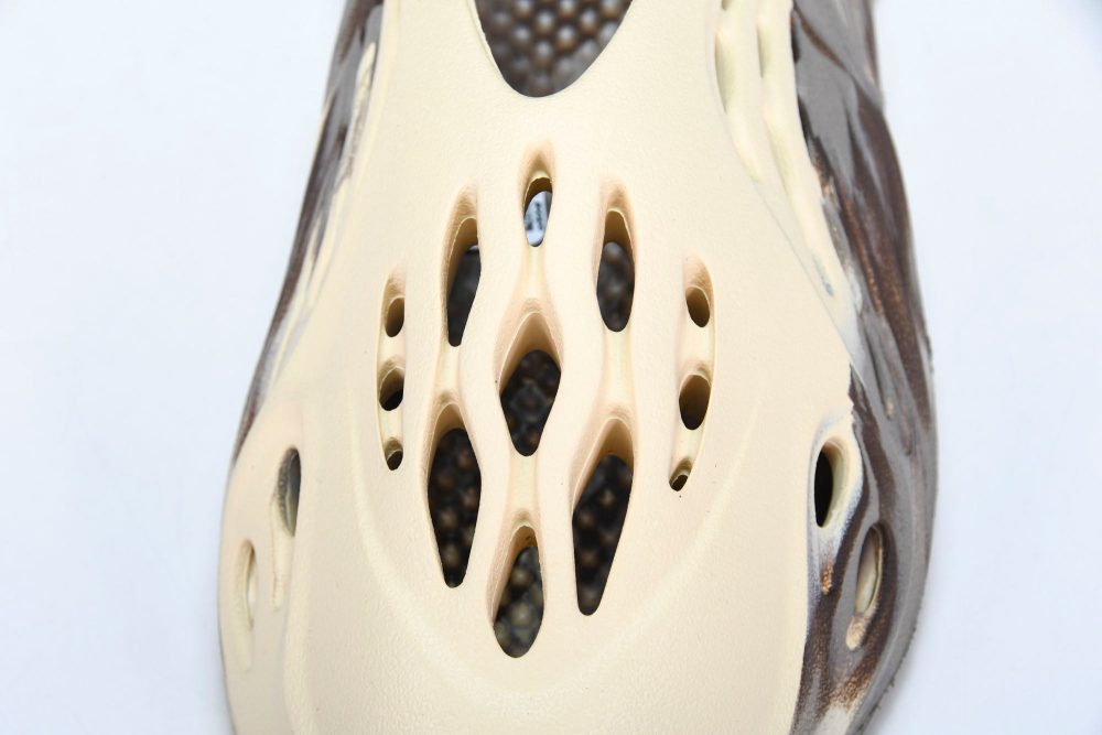 Yzy Foam RNNR 'MX Cream Clay' - Image 15