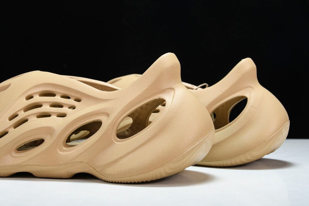 Yzy Foam RNNR 'Ochre' - Image 7