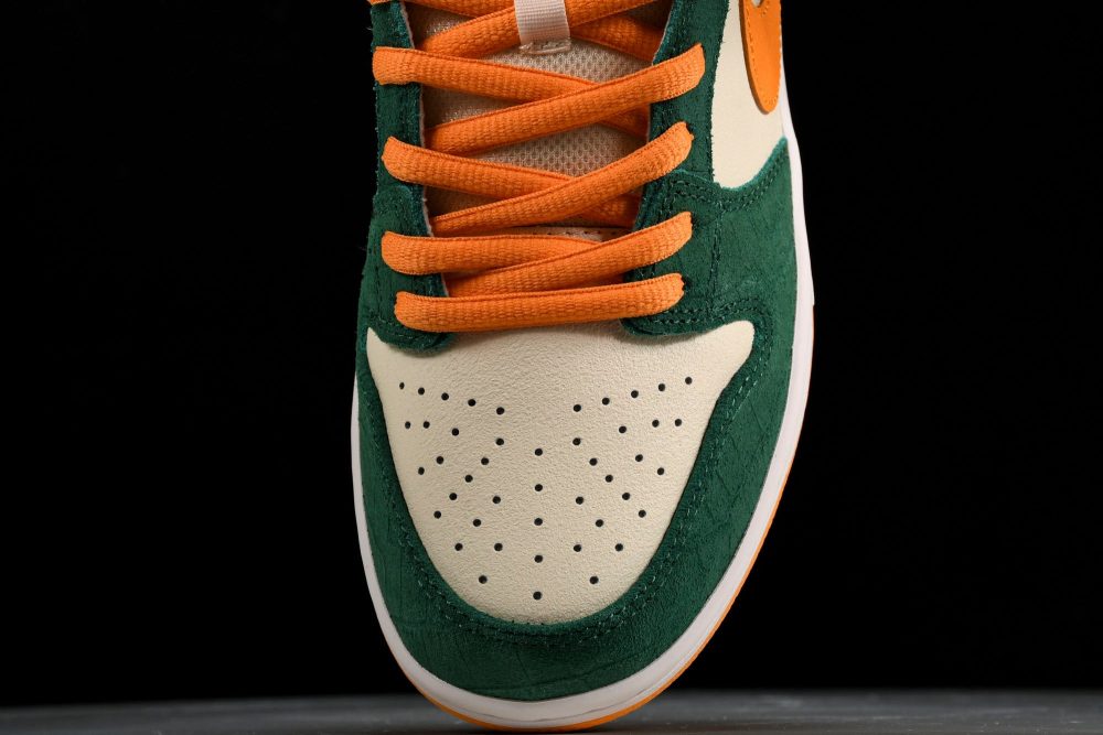 SB Dnk Low 'Legion Pine Kumquat' - Image 6