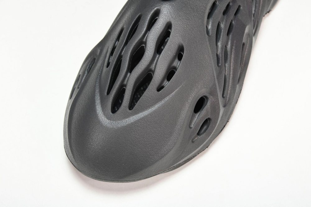 Yzy Foam RNNR 'Onyx' - Image 9
