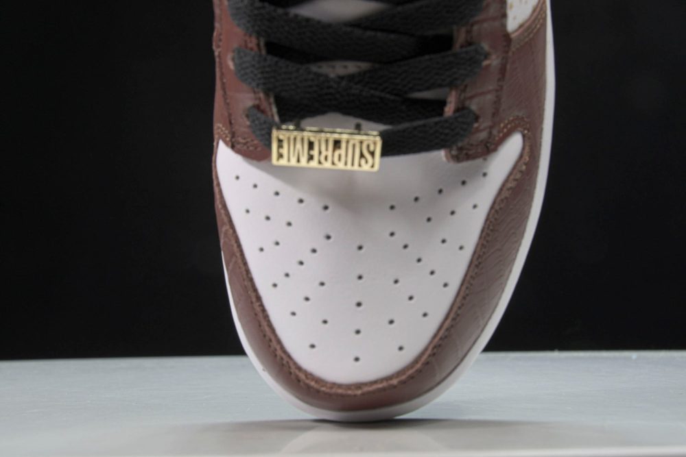 Supreme x SB Dnk Low Stars 'Barkroot Brown' - Image 6