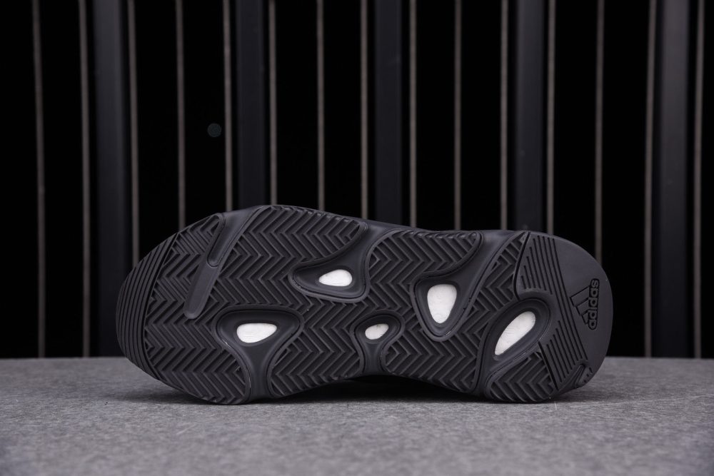 Yzy Boost 700 MNVN Black - Image 4