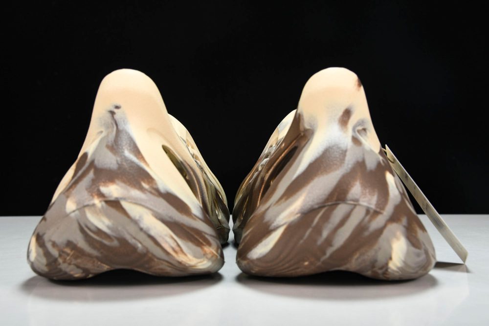 Yzy Foam RNNR 'MX Cream Clay' - Image 7