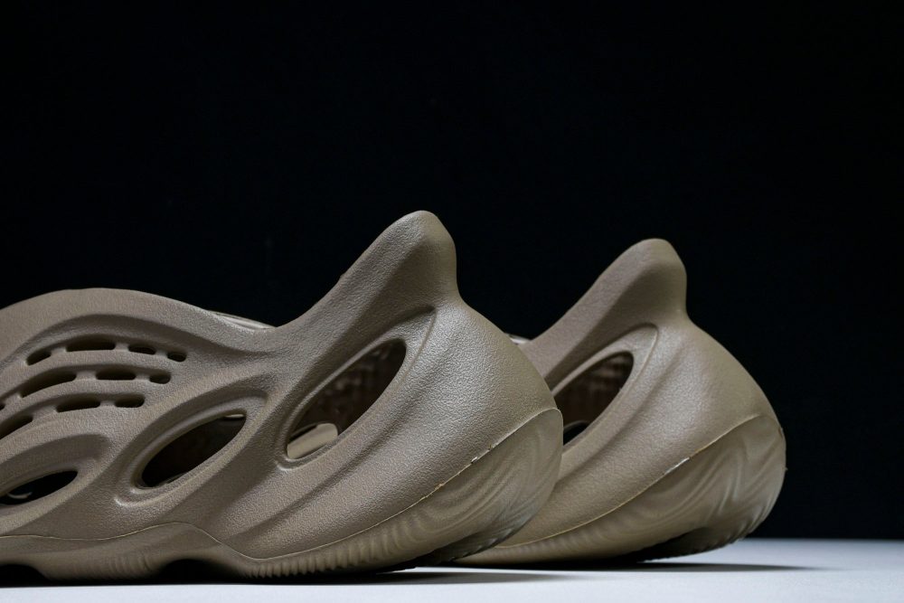 Yzy Foam RNNR 'Mist' - Image 8