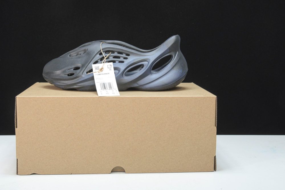 Yzy Foam RNNR 'Mineral Blue' - Image 17