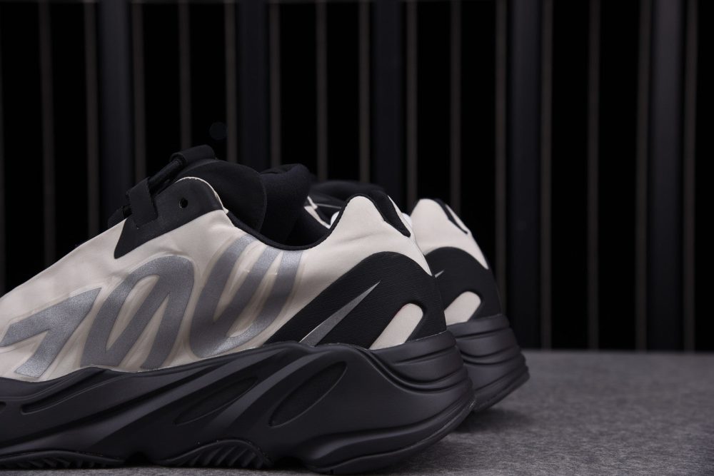 Yzy Boost 700 MNVN Bone - Image 5