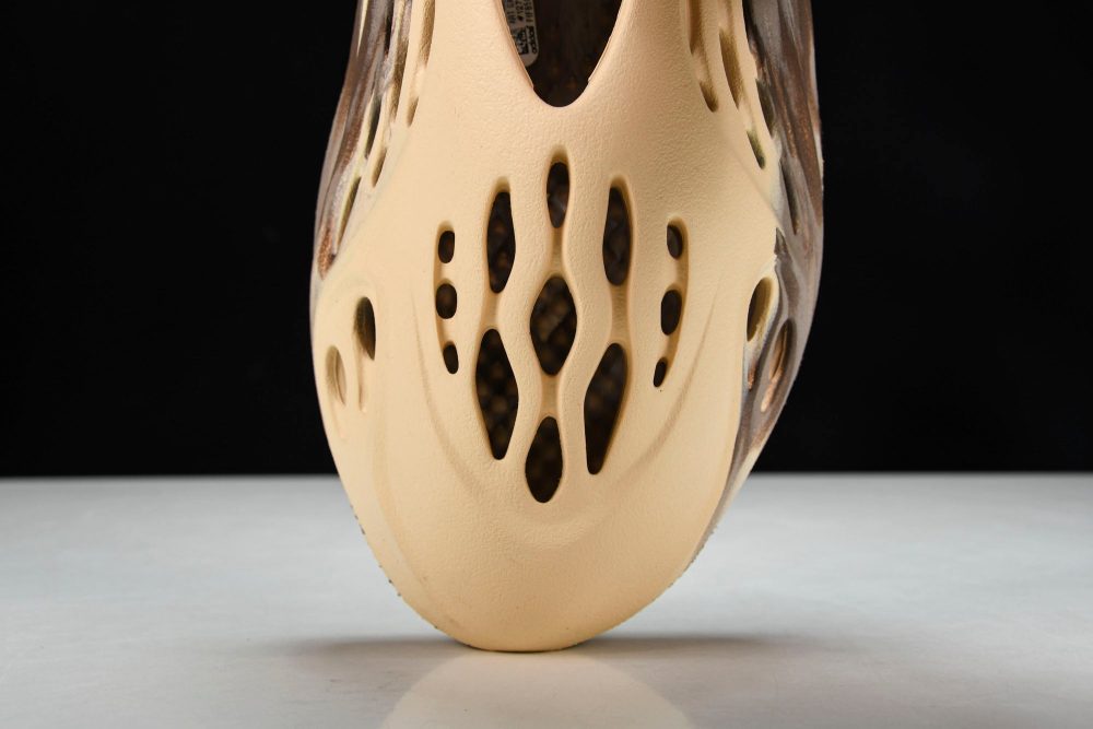 Yzy Foam RNNR 'MX Cream Clay' - Image 6