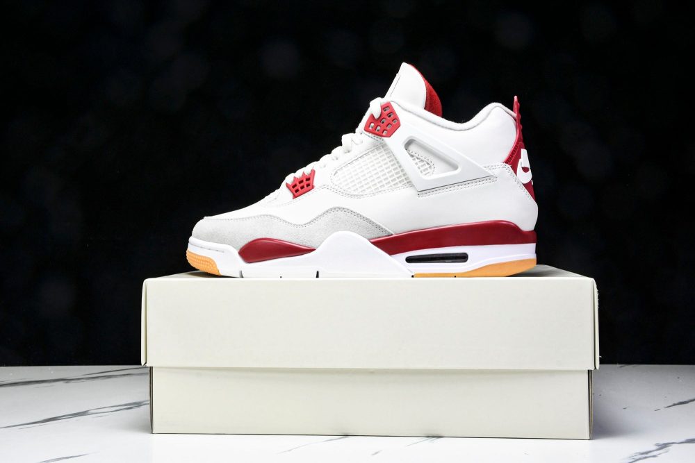 AJ4 Retro SB 'Varsity Red' (Friends & Family) - Image 22