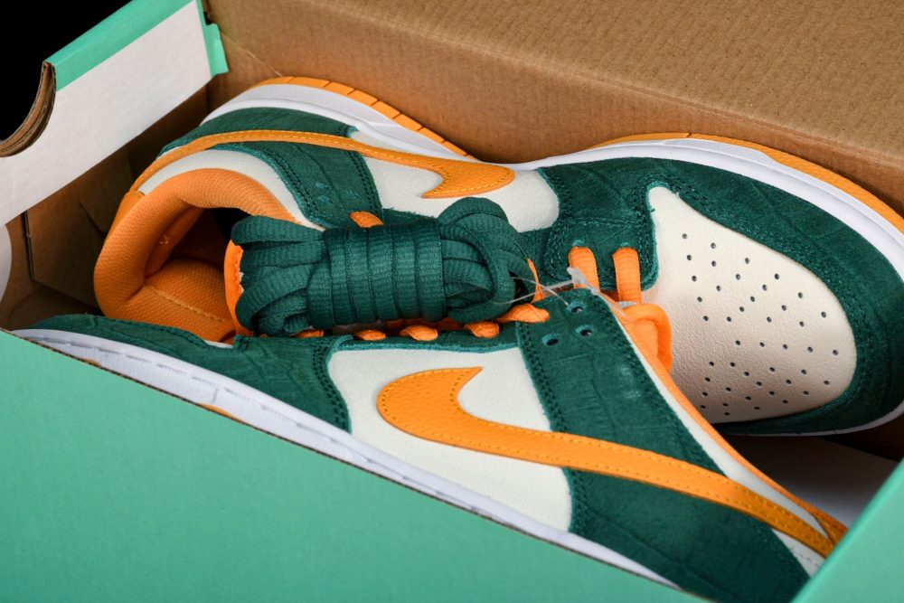 SB Dnk Low 'Legion Pine Kumquat' - Image 22