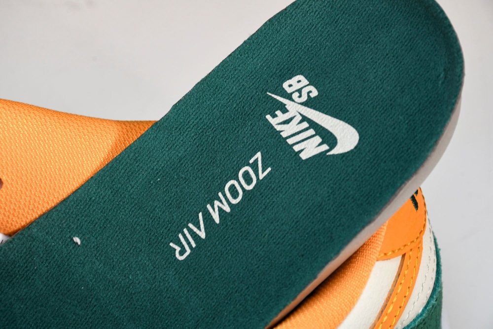 SB Dnk Low 'Legion Pine Kumquat' - Image 15