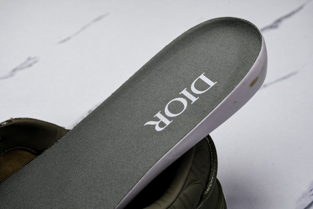 D1or B33 Gravity Leather 'Oblique Triple Khaki' - Image 13