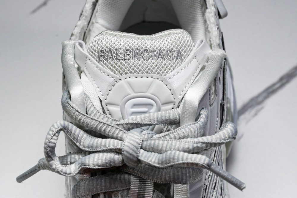 Runner 'White Silver Grey' - Image 11