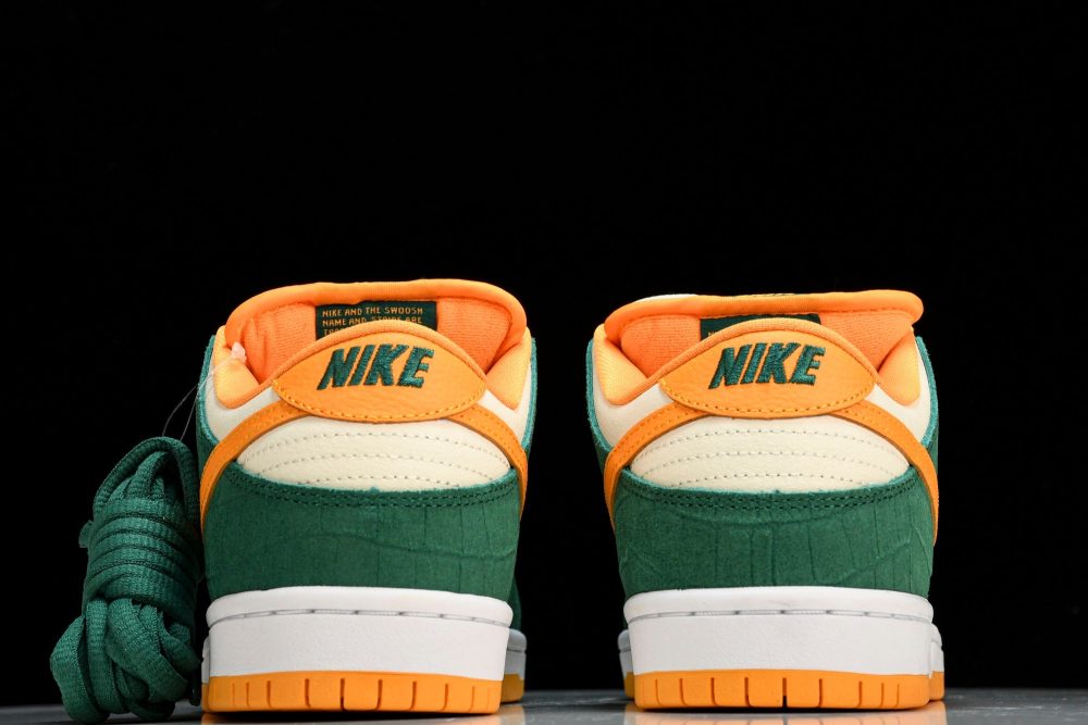 SB Dnk Low 'Legion Pine Kumquat' - Image 7