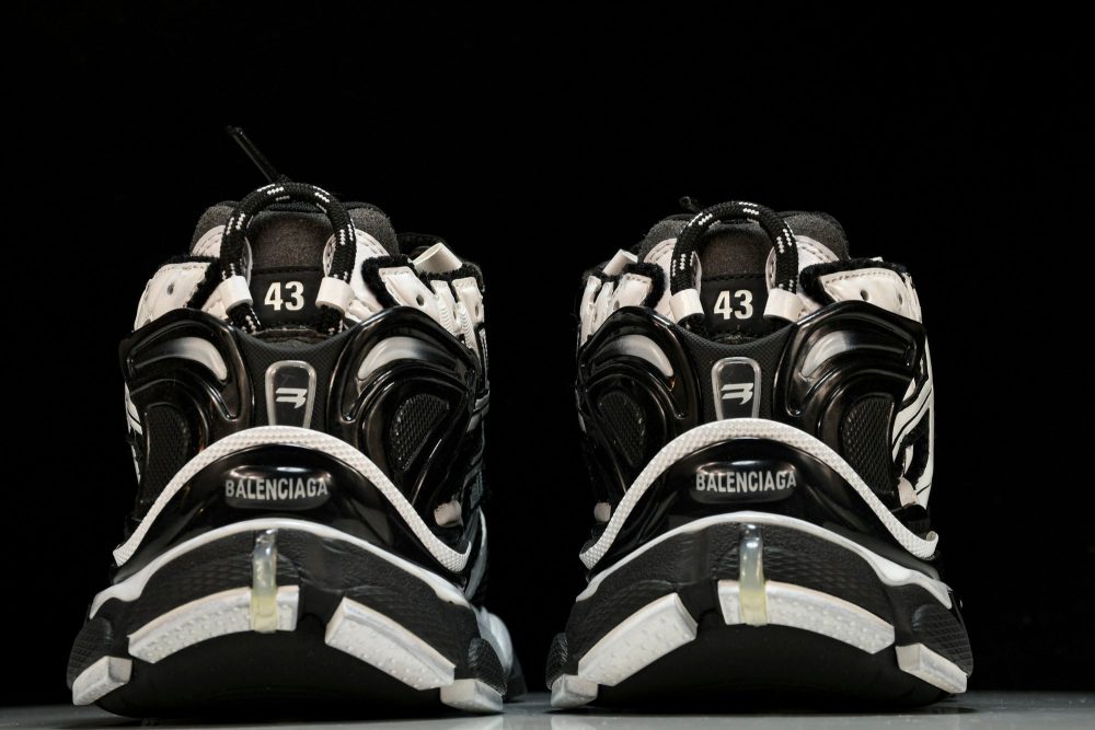 Runner 'White Black' - Image 7