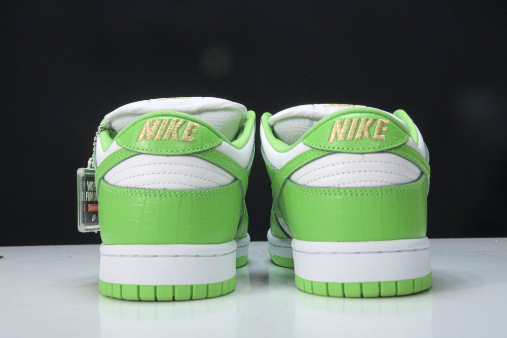 Supreme x SB Dnk Low Stars 'Mean Green' - Image 7
