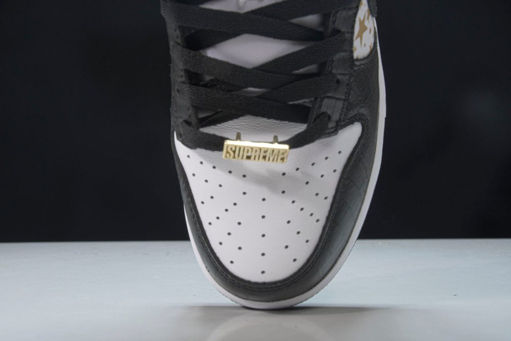 Supreme x SB Dnk Low Stars 'Black' - Image 7