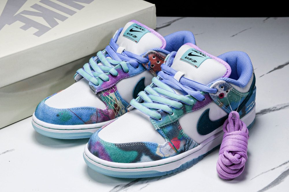 SB Dnk Low x Futura Laboratories 'Bleached Aqua' - Image 22