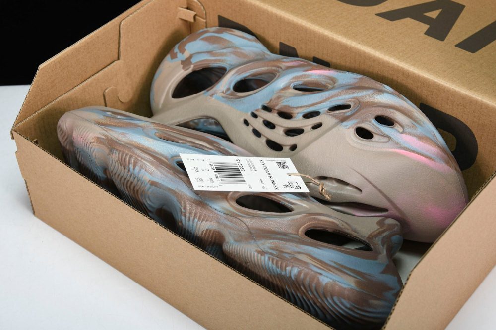 Yzy Foam RNNR 'MX Sand Grey' - Image 16